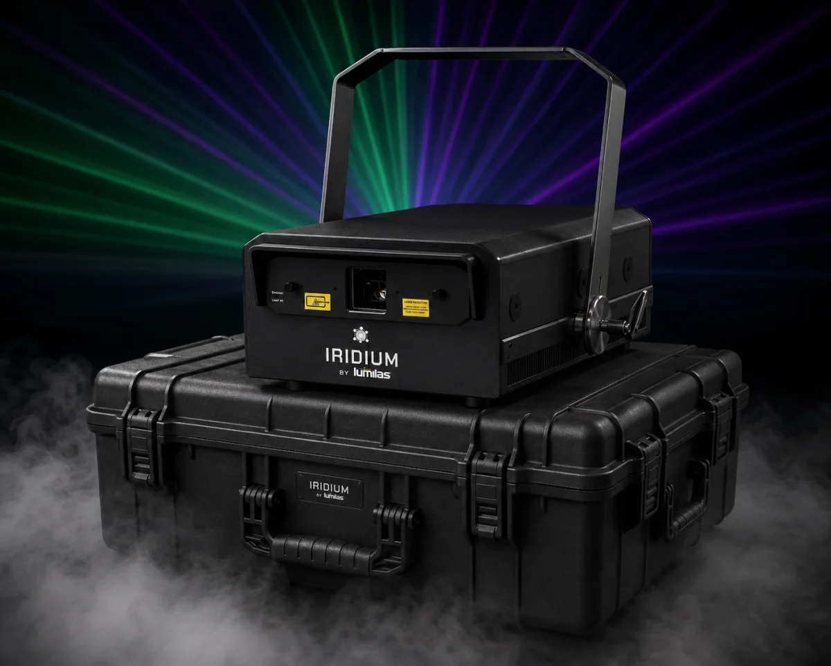 IRIDIUM 80 / housing on a transport case with background laser scenography